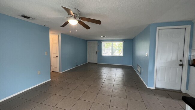 Foto del edificio - 3147 Bright Dr