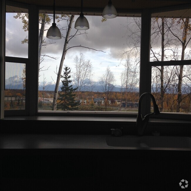 Building Photo - 460 W Briar Dr