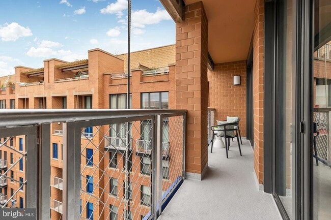 Foto del edificio - 631 D Street NW