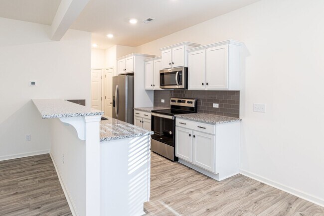 Building Photo - NEW 3BD Townhome Convenient to Hwy 74/ Min...