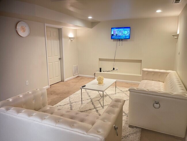 Foto del edificio - 10410 Napoleon St