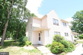 Building Photo - 32 Pin Oak Ln