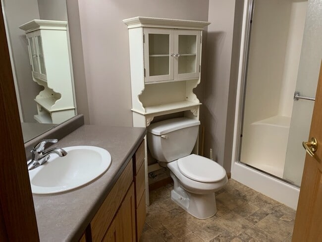 Master Bath - 875 Bahls Dr