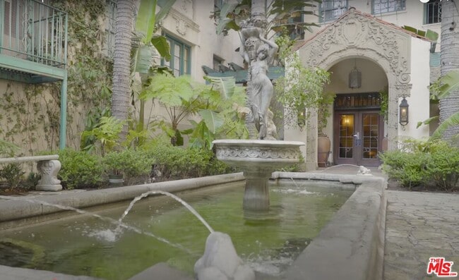 Building Photo - 640 S Bronson Ave