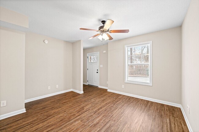 Foto del edificio - 1560 E Knollwood Cir