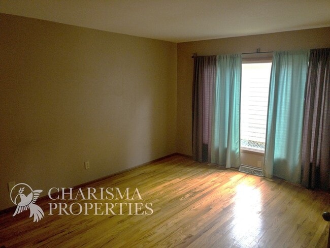 Building Photo - QUAINT THREE BEDROOM HOUSE, GREAT LOCATION WITH EVEN MORE AMENITIES!!!