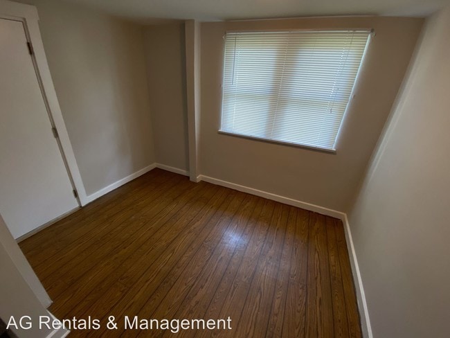 Building Photo - 3 br, 1 bath House - 2101 Pauline St