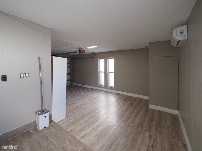 Building Photo - 3 br, 2 bath House - Guardian Estates