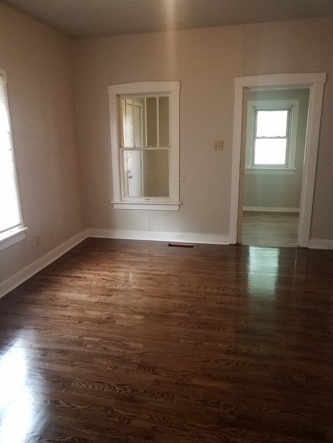 Building Photo - Beautiful rehabbed property