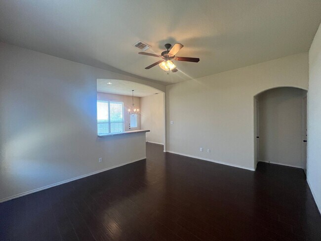 Foto del edificio - 518 Creekside Cir