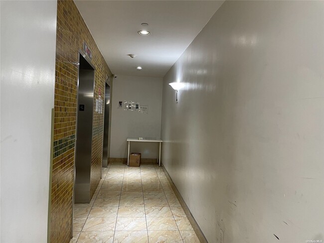 Foto del edificio - 136-21 Latimer Pl