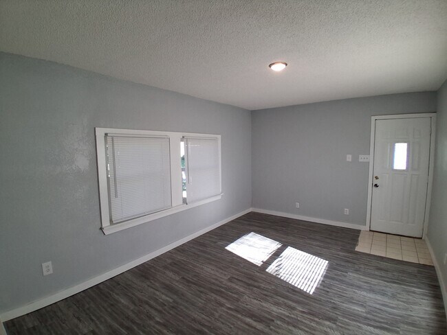 Foto del edificio - 211 Swisher Ave