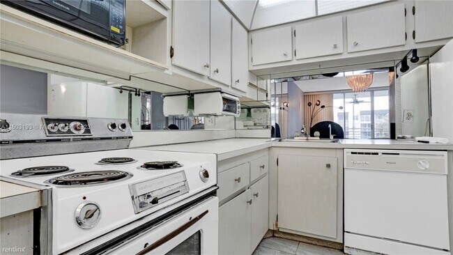 Foto del edificio - 3 br, 2 bath House - 9420 Poinciana Pl Apt...