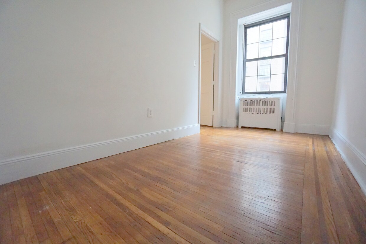 Foto principal - 149 E 72nd St