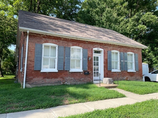Primary Photo - 507 E Church St