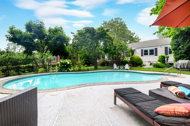 Building Photo - 74 Boxwood Dr