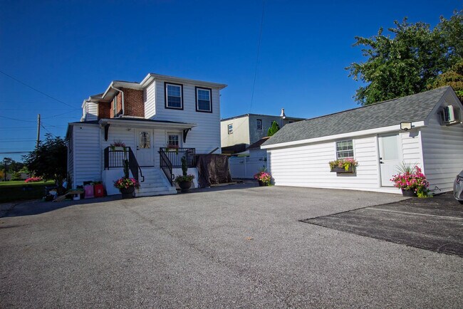 Foto del edificio - 717 Lancaster Ave