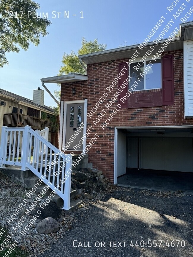 217 Plum St N Unit 1, Canton, OH 44730 Room for Rent in Canton, OH