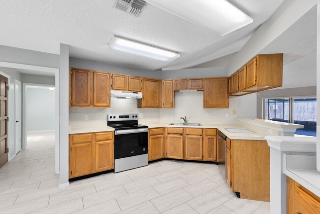 Building Photo - 738 Rosalie Way
