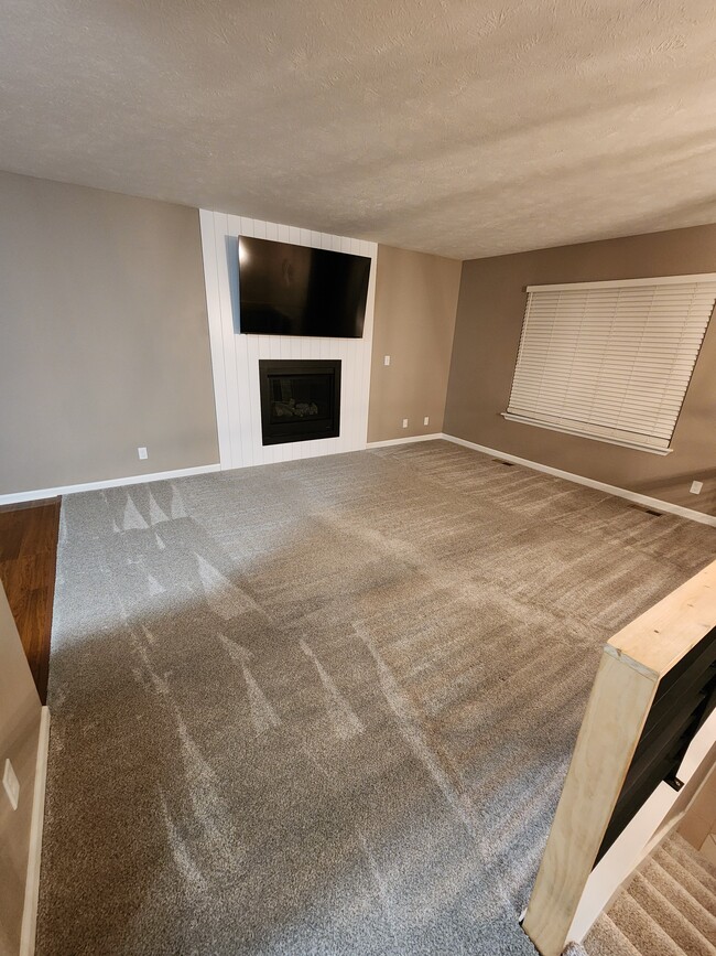 Building Photo - 5716 Hascall St