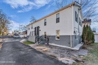 Building Photo - 148 Dewitt Ave