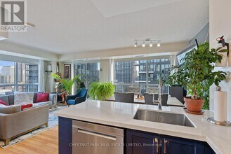 Building Photo - 76 Shuter St