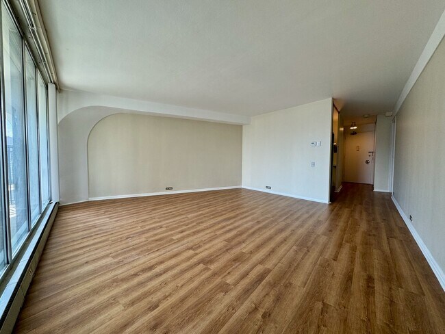 Foto del edificio - 300 N State St