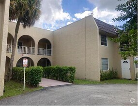 Building Photo - 2710 Riverside Dr