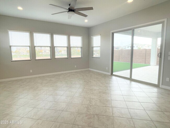 Foto del edificio - 21046 E Mayberry Rd