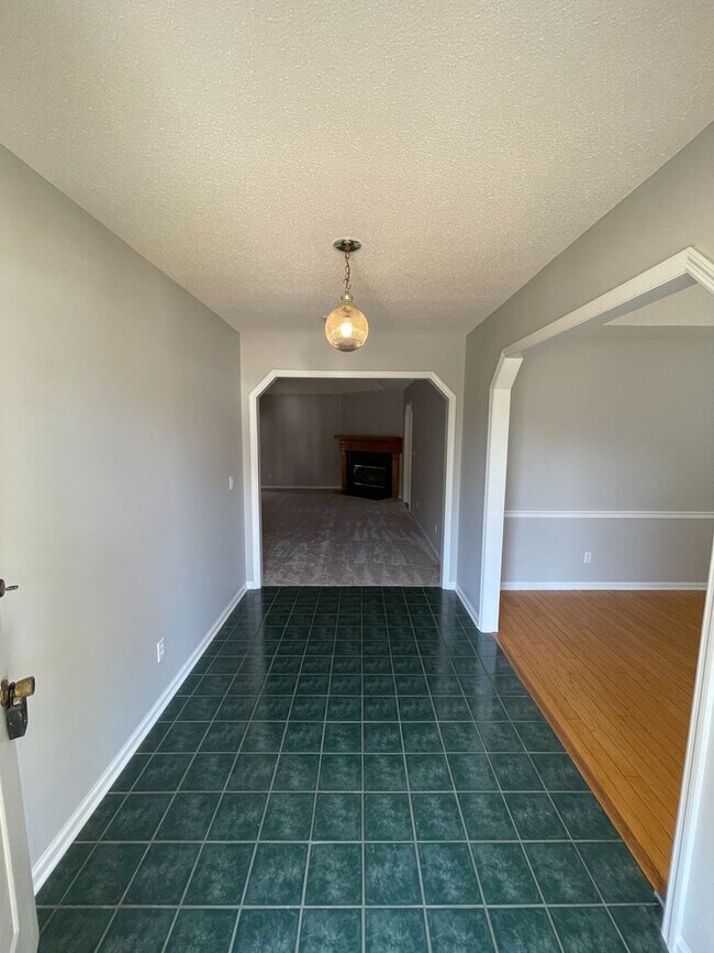 Foto del edificio - Oak Lake Estates - Pool w/Pool Care Included!   NEW LVP!!
