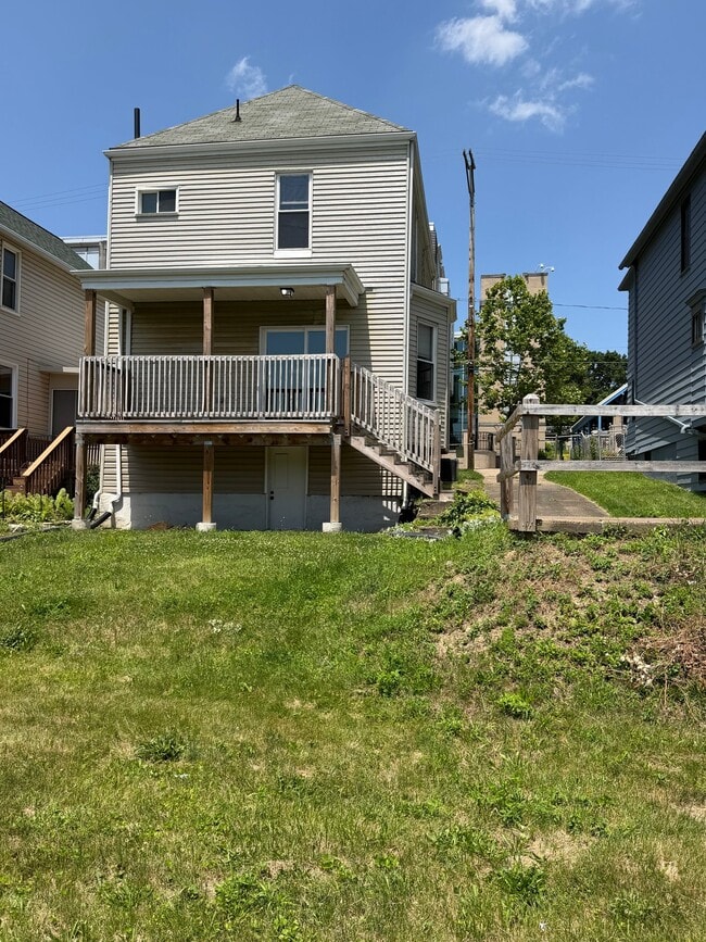 Building Photo - 1208 Elwell St