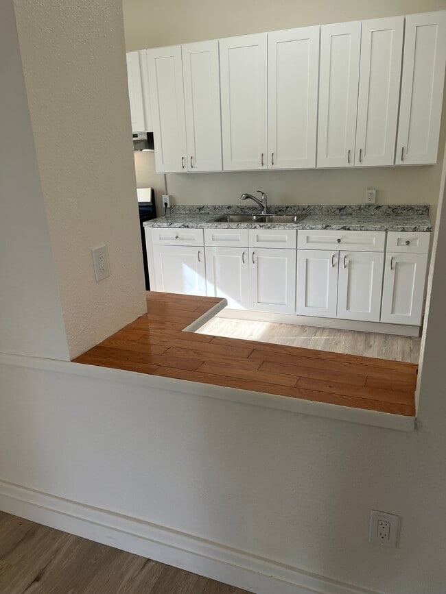 Foto del edificio - 317 N L St