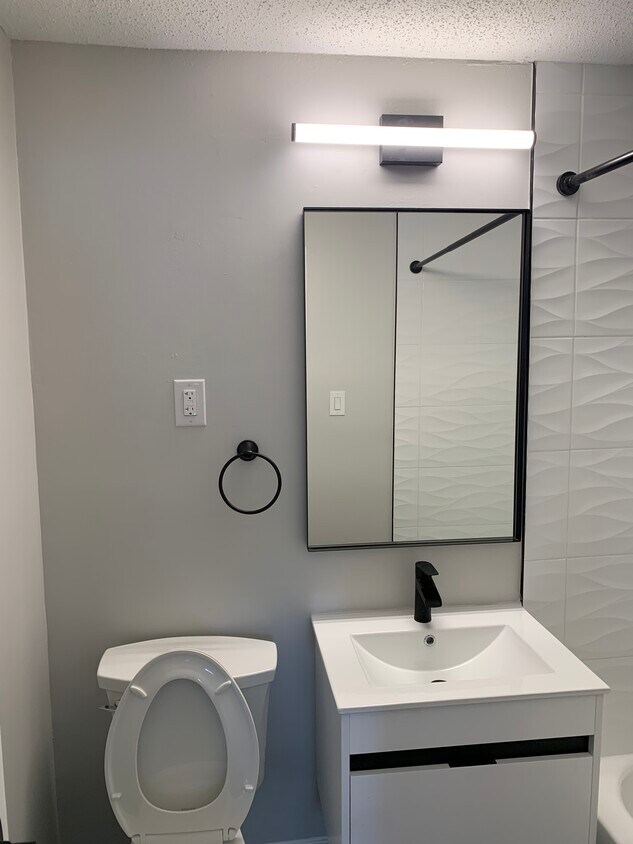 35 Deerfield Ct Unit 30B, East Hartford, CT 06108 Apartments in East