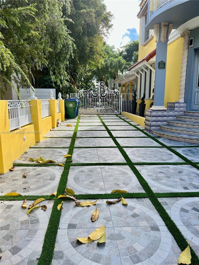 Foto del edificio - 1336 SW 14th St
