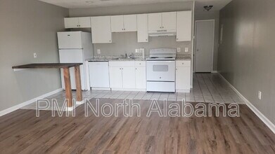 Building Photo - 4423 Bonnell Dr