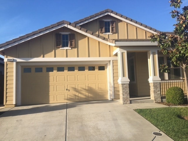 Building Photo - Home in Crocker Ranch gated community.