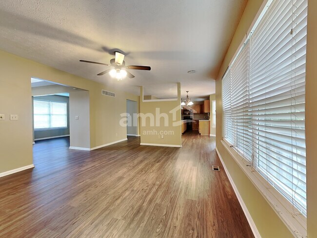 Foto del edificio - 8676 Woolstone Ct