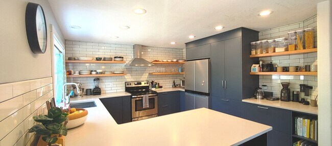 Building Photo - 16505 NW Joscelyn St