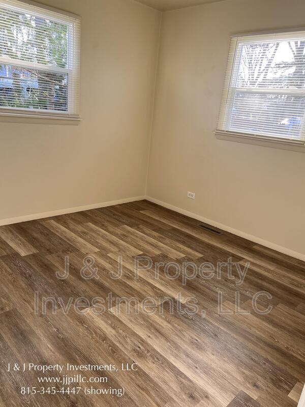 Foto del edificio - 1009 Bonnie Brook Ln
