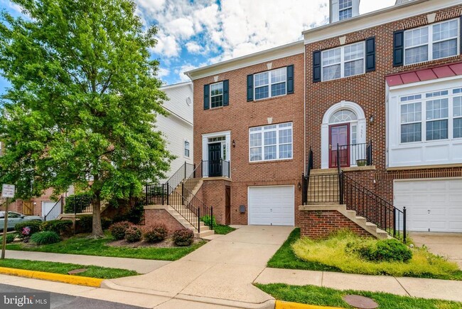 Foto del edificio - 7355 Bloomington Ct