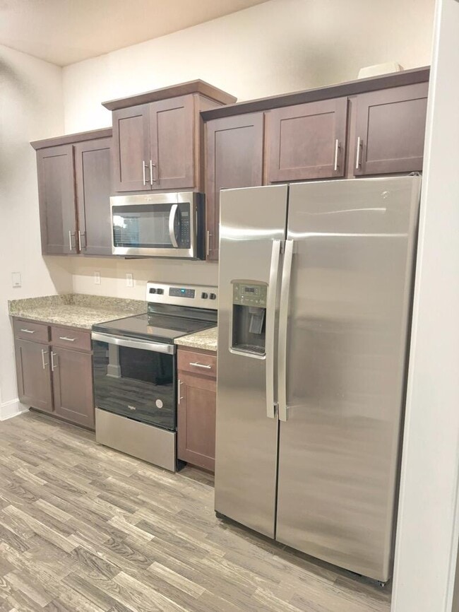 Building Photo - 5237 NW Reba Cir