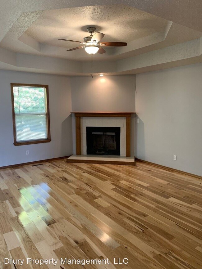 Building Photo - 3 br, 2 bath House - 511 E. Ozark Jubilee