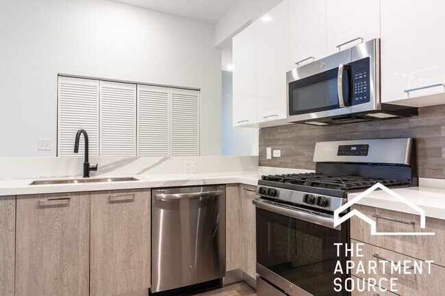 Foto del edificio - South Loop 3 bed 2 bath -- Updated Kitchen, HUGE Floorplan
