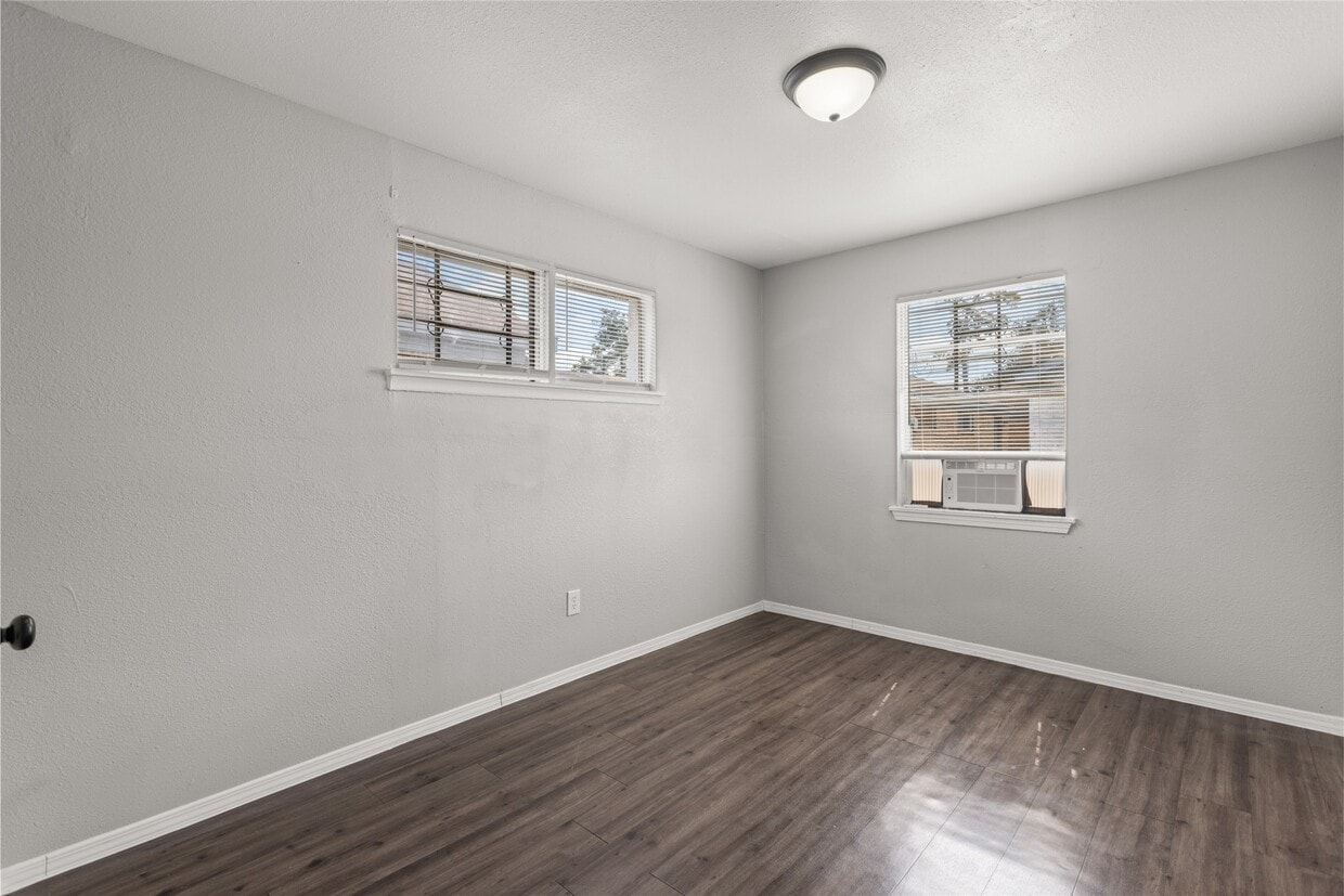 Building Photo - 5718 Pickfair St