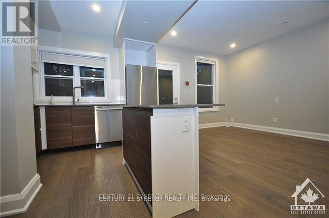 Photo du bâtiment - 571-571 McLeod St