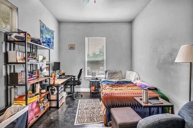 Foto del edificio - 4517 Depew Ave
