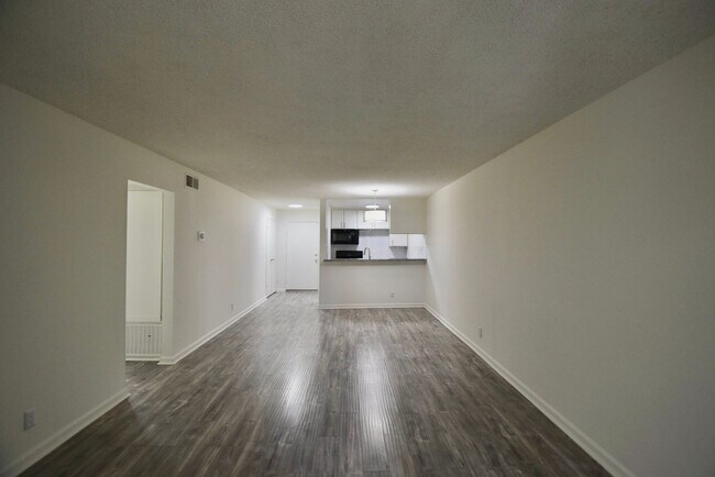 Building Photo - 15049