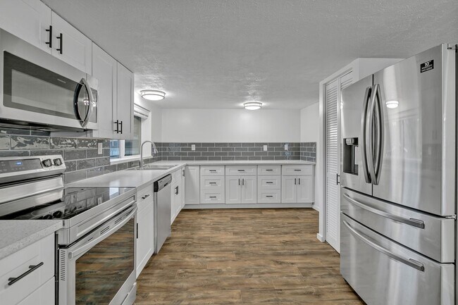 Building Photo - Beautiful Updated Rambler in Bonney Lake!