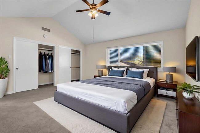 Building Photo - 2086 Augusta Dr