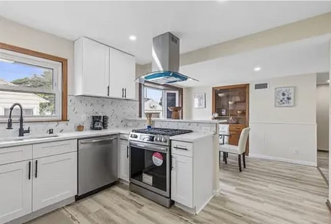 Building Photo - 3833 S 58th St